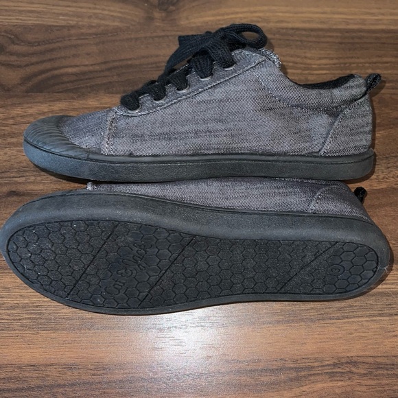Cat & Jack Gray Canvas Black Laced Low Top Non Slip/Marking Unisex Sneaker Shoe - Picture 5 of 6